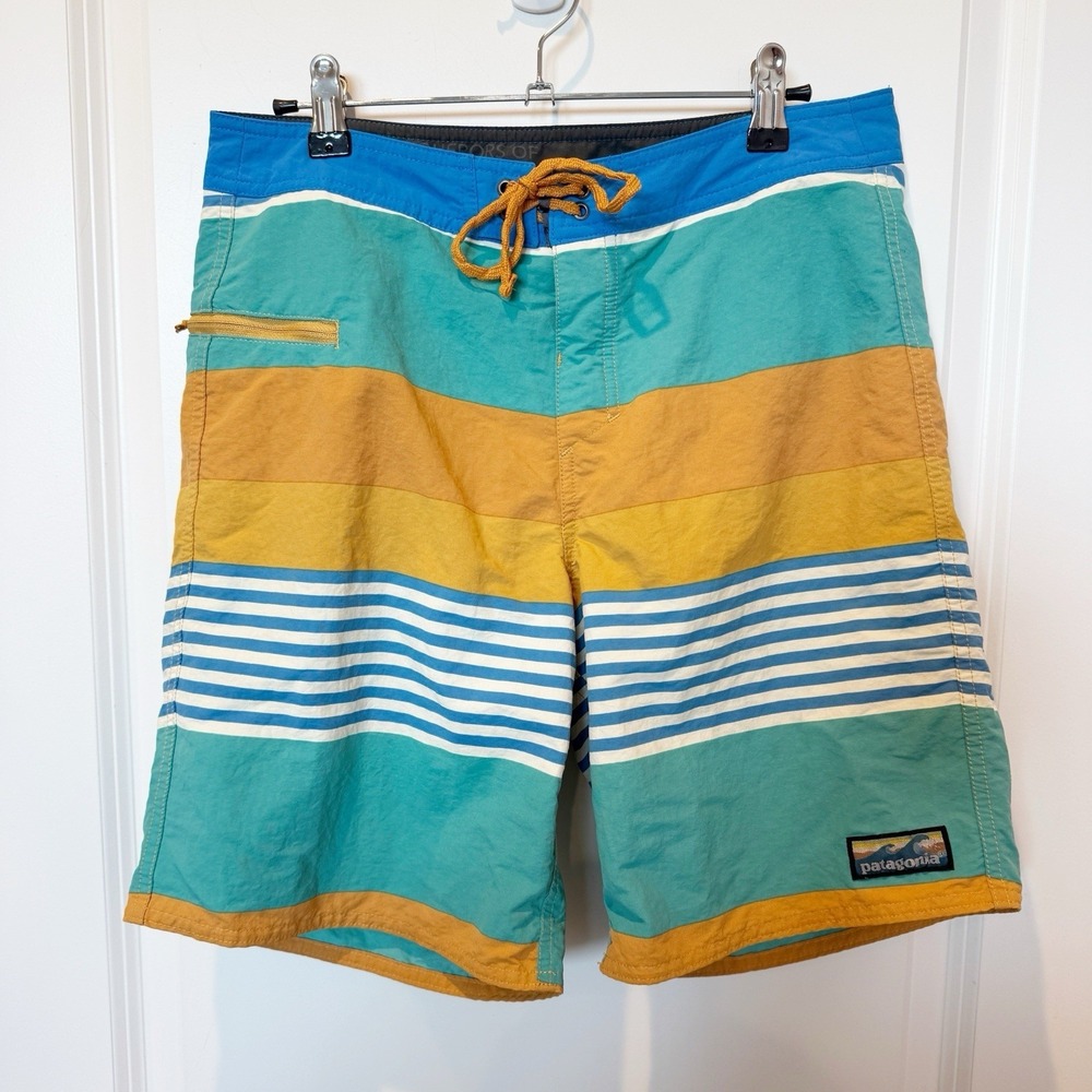 Patagonia Mens Wavefarer Board Shorts Size 30 Bold Stripes Summer Swim Vacation